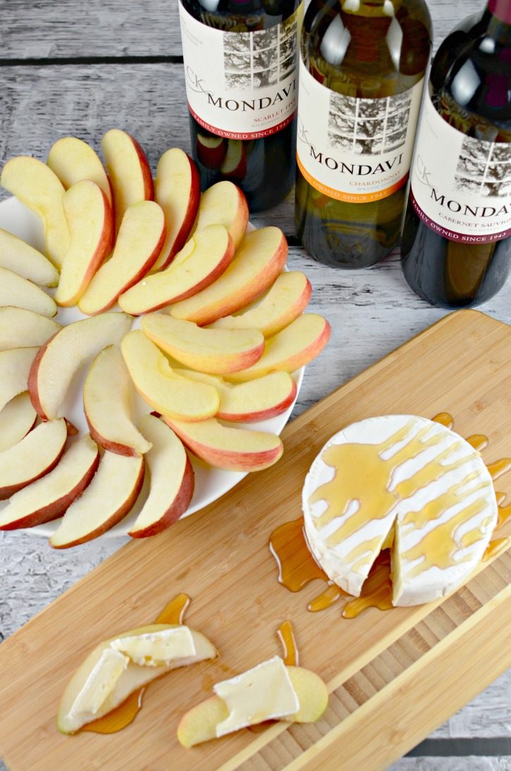 Easy Brie Party Appetizer with Honey and fruit
