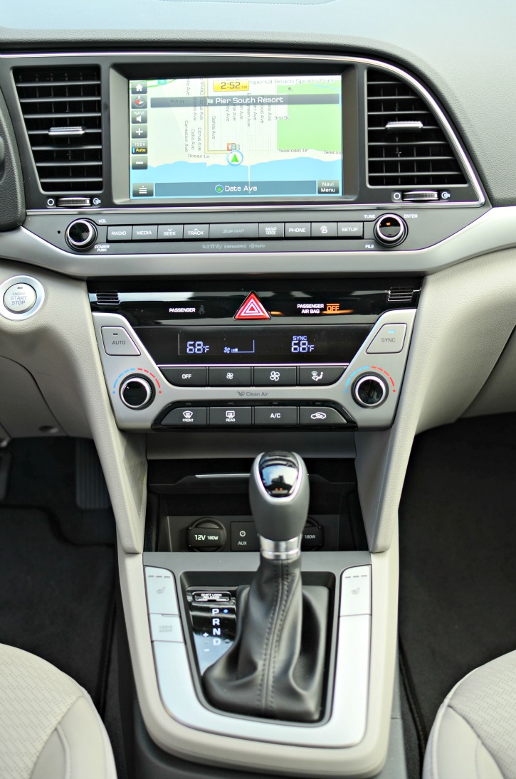 2017hyundaelantracenterconsole