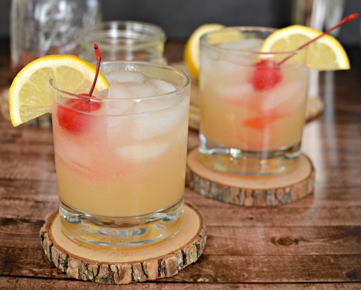 https://simplydarrling.com/wp-content/uploads/2016/08/recipe-whiskey-sour.jpg