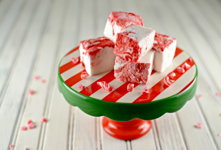 Easy & Delicious Peppermint Marshmallows